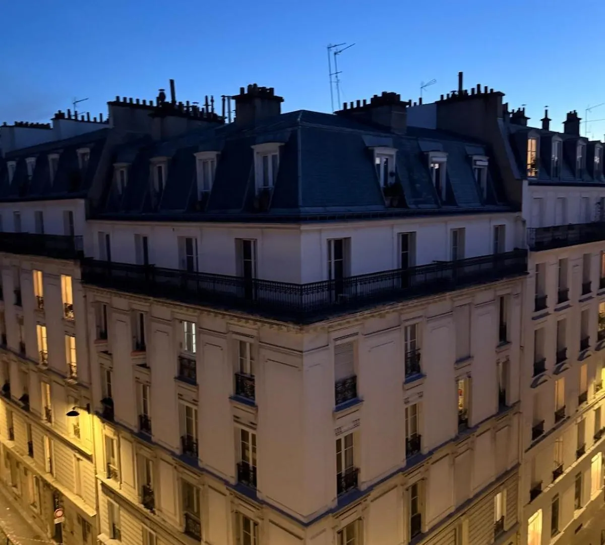 Apartment Studio With Eiffel Tower View Paris France