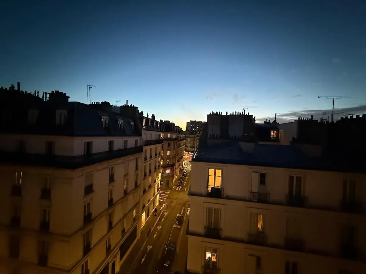 Studio With Eiffel Tower View Paris Apartment
